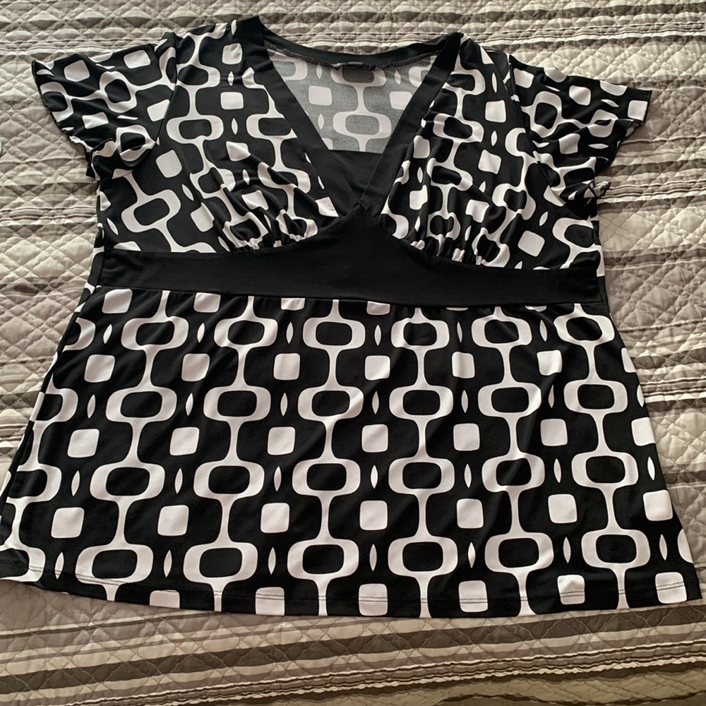 I.N. Studio 1X Black & White Geometric Blouse Short Flutter Sleeves EUC